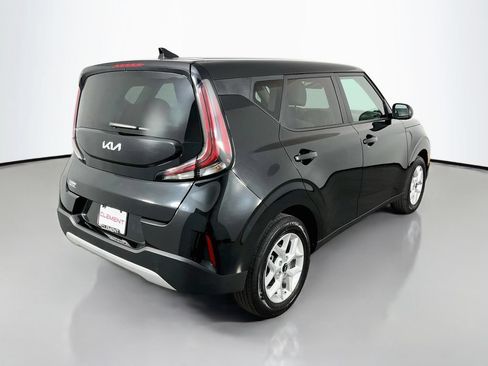 Used 2025 Kia Soul LX FWD image 7