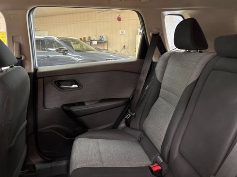 Used 2023 Nissan Rogue SV FWD image 40