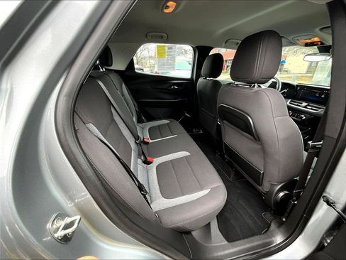 Used 2024 Chevrolet TrailBlazer LS FWD image 16