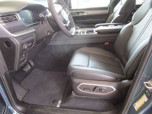 New 2026 Jeep Grand Wagoneer Limited AWD/4WD image 35