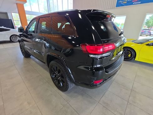 Used 2019 Jeep Grand Cherokee Altitude AWD/4WD image 13