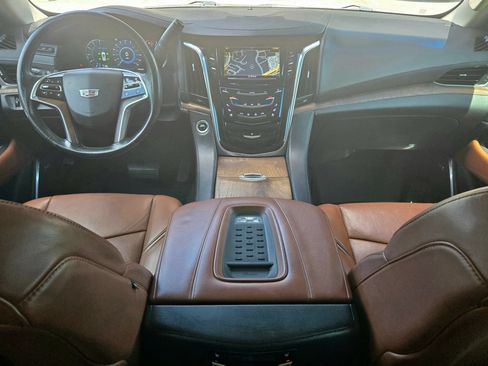 Used 2016 Cadillac Escalade Luxury AWD/4WD image 17