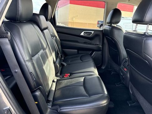 Used 2019 Nissan Pathfinder SL image 9