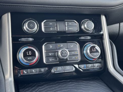 Used 2024 GMC Yukon XL Denali image 7