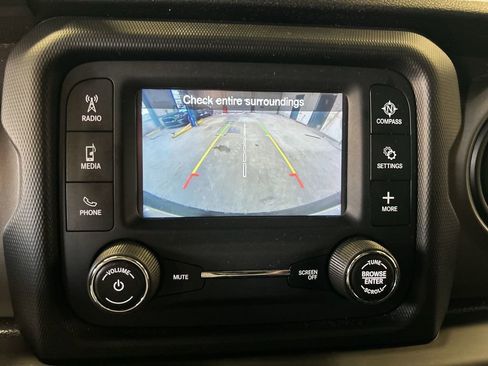 Used 2018 Jeep Wrangler Sport image 17