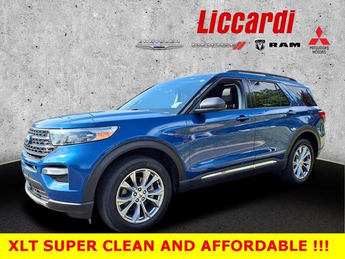 Used 2022 Ford Explorer XLT w/ Equipment Group 202A image 4