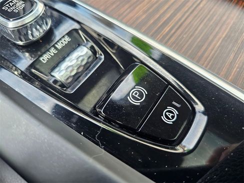 Used 2019 Volvo XC60 T6 Momentum w/ Advanced Package image 37