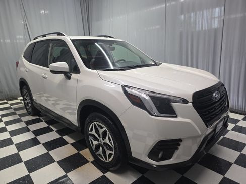 Certified 2023 Subaru Forester Premium AWD/4WD image 3