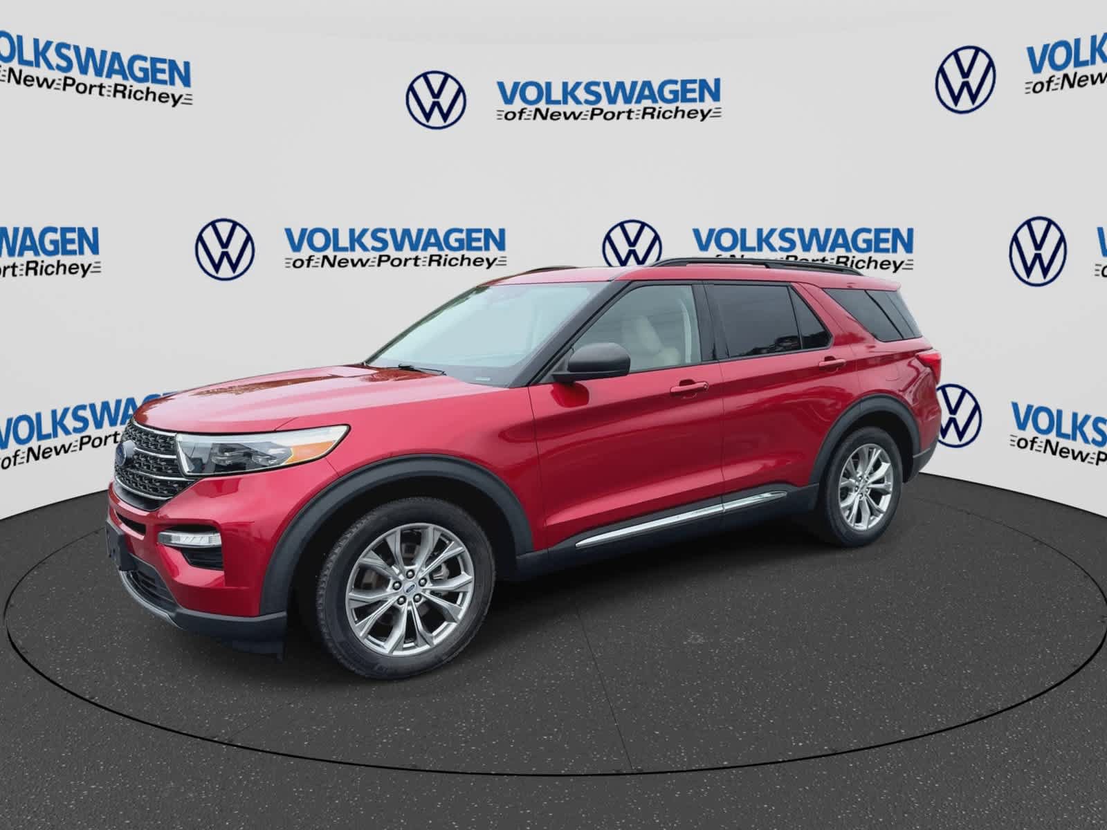 Used 2020 Ford Explorer XLT w/ Equipment Group 202A RWD image 4