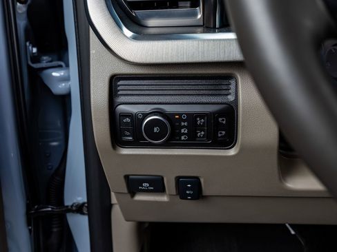 Used 2025 Ford F450 Platinum w/ Platinum Plus Package image 22