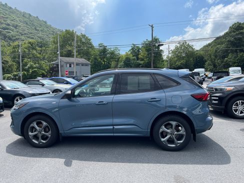Certified 2023 Ford Escape ST-Line w/ Tech Pack #1 AWD/4WD image 7