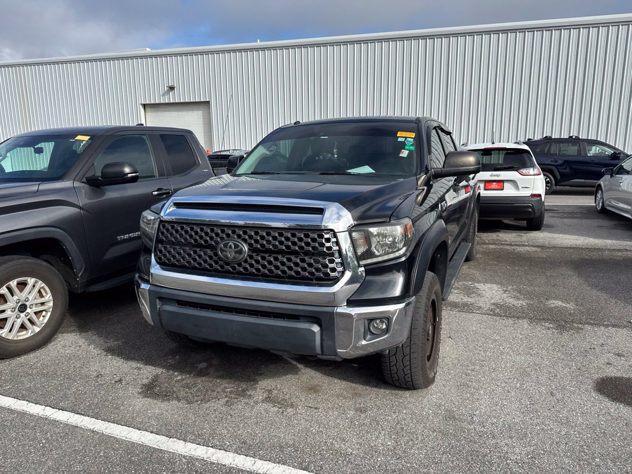 Used 2018 Toyota Tundra SR5 w/ SR5 Upgrade Package AWD/4WD image 1