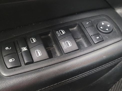 Used 2015 Jeep Grand Cherokee Altitude image 27