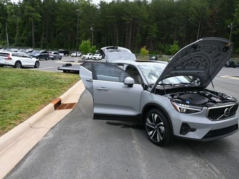 Used 2024 Volvo XC40 B5 Plus w/ Protection Package Premier AWD/4WD image 45