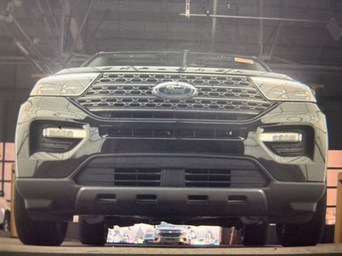 Used 2024 Ford Explorer XLT w/ Equipment Group 202A AWD/4WD image 13
