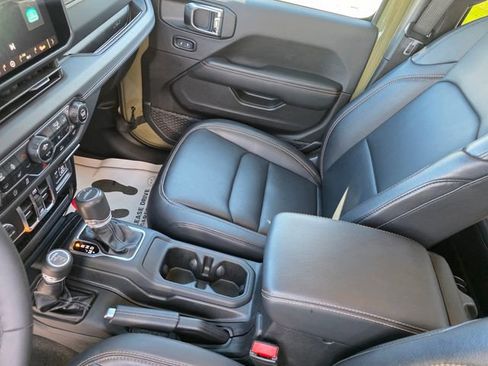 Used 2025 Jeep Gladiator Sport AWD/4WD image 29