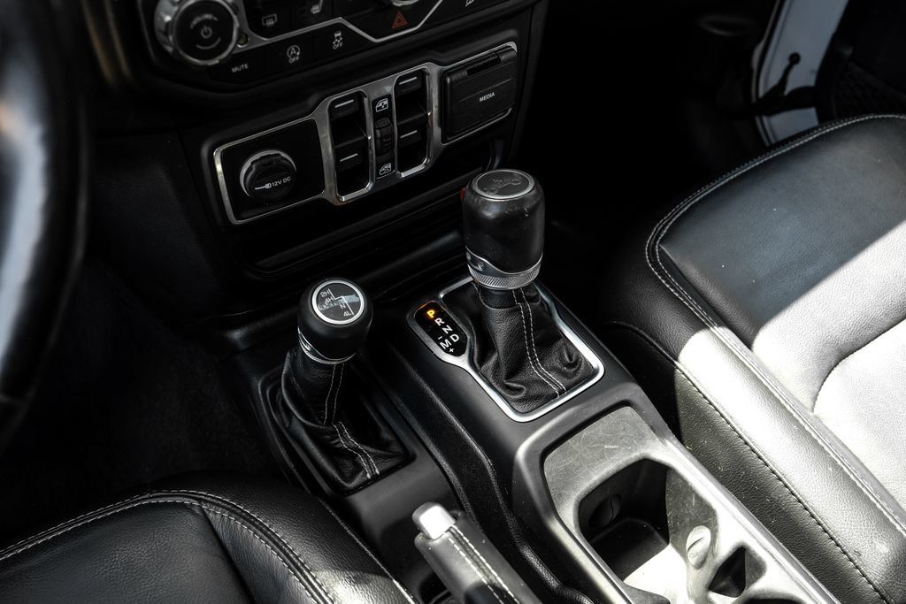 Used 2020 Jeep Wrangler Unlimited Sahara AWD/4WD image 31