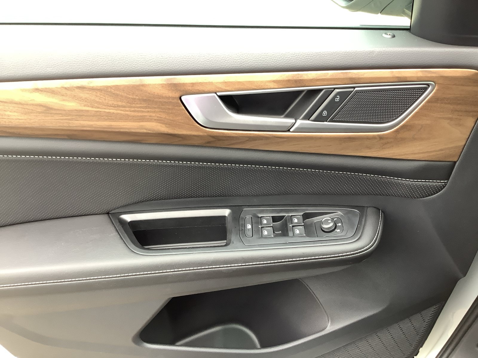 New 2026 Volkswagen Atlas SE FWD image 27