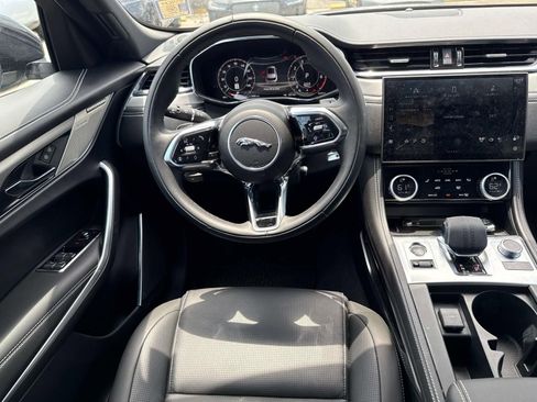 Used 2025 Jaguar F-PACE R-Dynamic S image 19