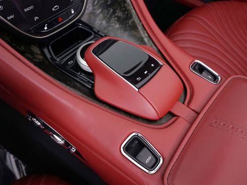 Used 2019 Aston Martin DB11 Volante RWD image 28