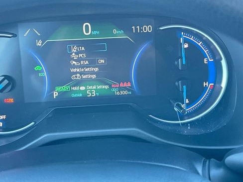 Used 2025 Toyota RAV4 LE image 39