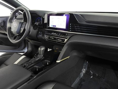 Used 2025 Toyota Camry SE w/ Convenience Package image 13