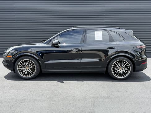 Certified 2023 Porsche Cayenne Platinum Edition AWD/4WD image 2