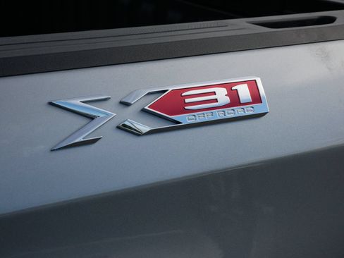 Used 2024 GMC Sierra 1500 SLT w/ SLT Premium Plus Package AWD/4WD image 9