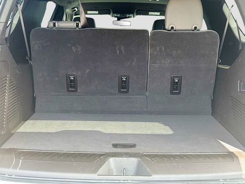 Used 2024 GMC Yukon XL SLT w/ SLT Luxury Package image 36