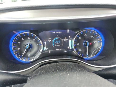 Used 2024 Chrysler Pacifica Pinnacle image 4