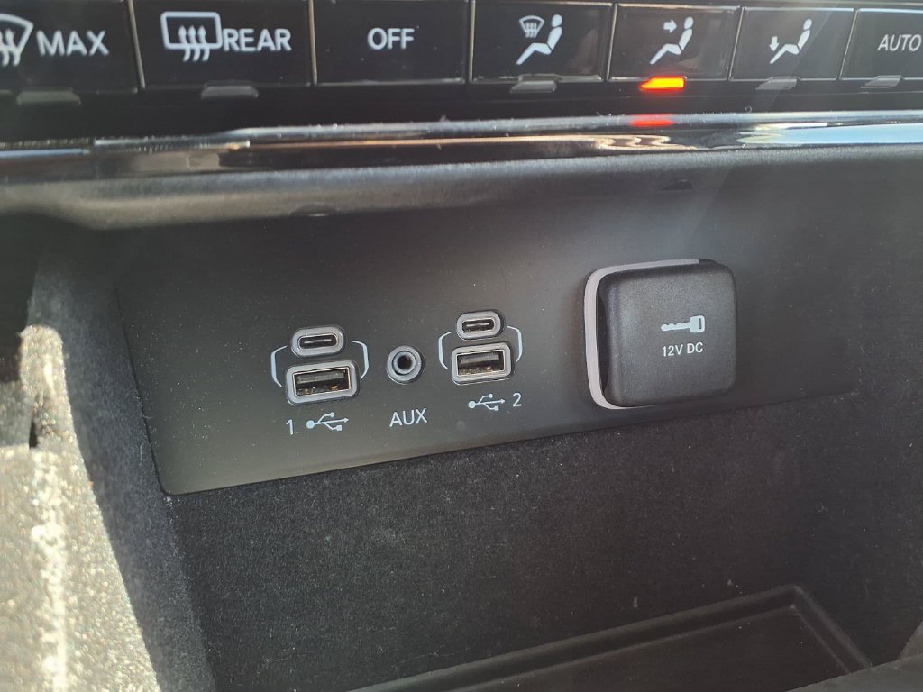 Used 2022 Jeep Grand Cherokee Overland AWD/4WD image 7