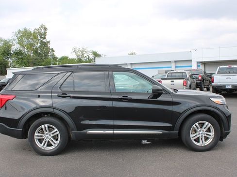 Used 2023 Ford Explorer XLT AWD/4WD image 11