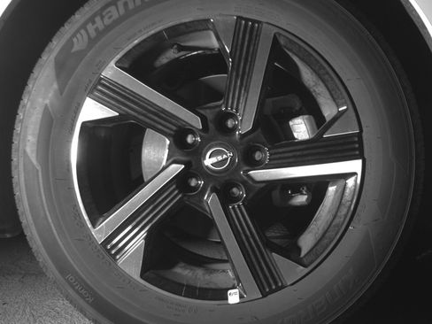 Used 2025 Nissan Sentra SV FWD image 13