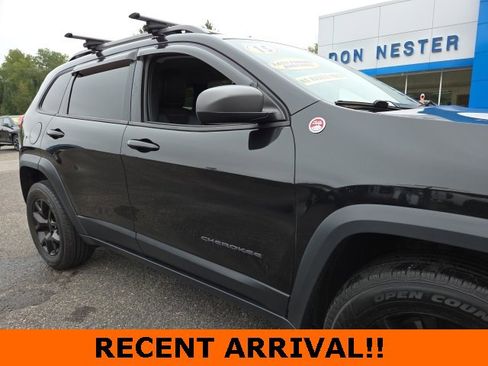 Used 2015 Jeep Cherokee Trailhawk w/ Cold Weather Group image 24