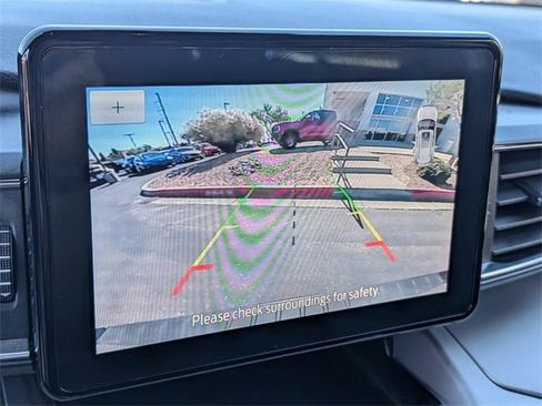 Used 2022 Ford Explorer XLT w/ Equipment Group 202A image 13