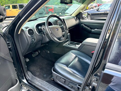 Used 2010 Ford Explorer XLT image 8