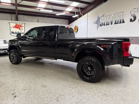 Used 2019 Ford F350 Lariat w/ Lariat Ultimate Package AWD/4WD image 4