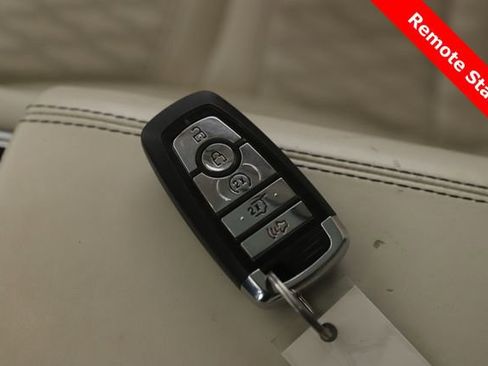 Used 2021 Lincoln Navigator Black Label w/ Special Edition Package AWD/4WD image 3