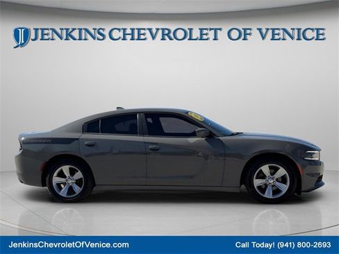 Used 2018 Dodge Charger SXT Plus image 3