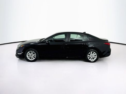 Used 2025 Toyota Camry LE FWD image 4