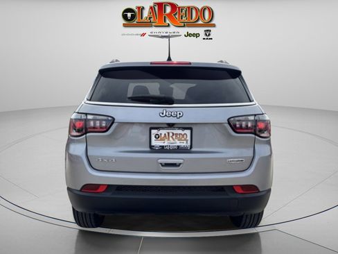 Used 2024 Jeep Compass Latitude image 6