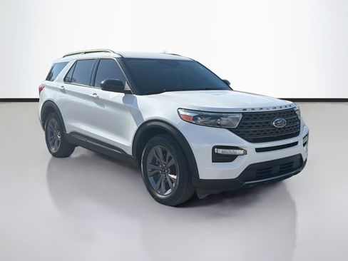 Used 2022 Ford Explorer XLT w/ Equipment Group 202A AWD/4WD image 7