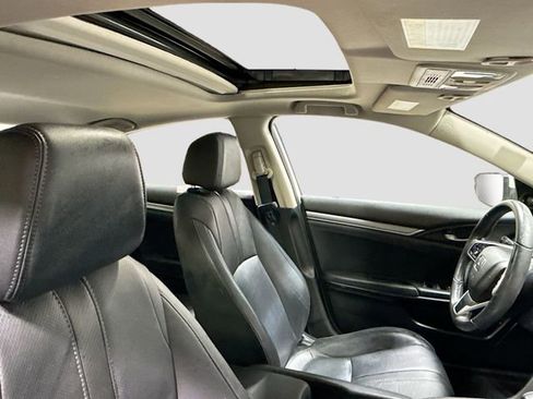 Used 2018 Honda Civic Touring image 30