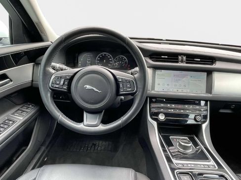 Used 2018 Jaguar XF Premium AWD/4WD image 14