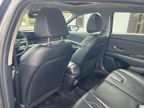 Used 2024 Hyundai Elantra Limited image 17