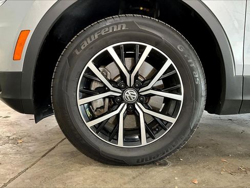 Used 2021 Volkswagen Tiguan SE image 11