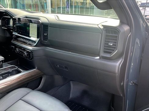 Used 2025 Chevrolet Silverado 1500 LT w/ Leather Package image 17