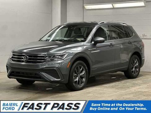 Used 2023 Volkswagen Tiguan SE image 1