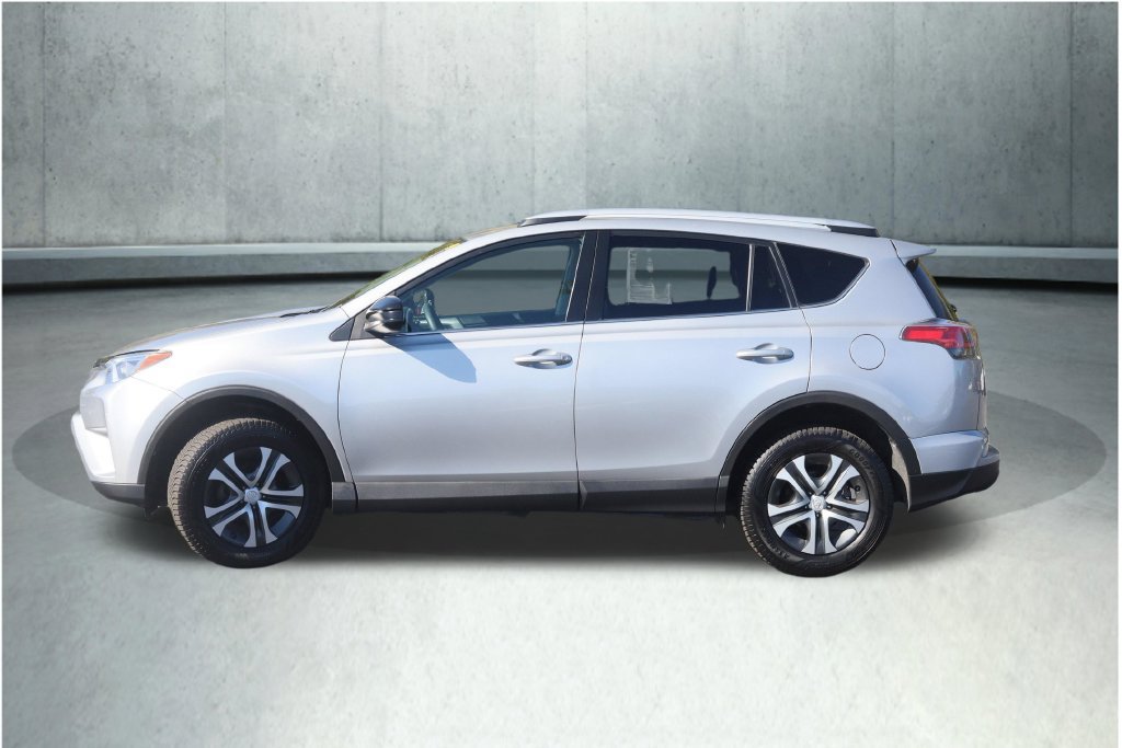 Used 2016 Toyota RAV4 LE AWD/4WD image 18