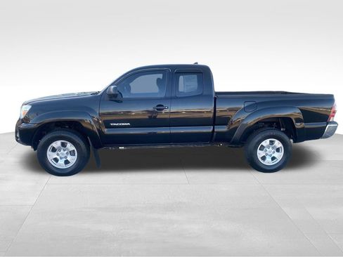 Used 2015 Toyota Tacoma 4x4 Access Cab V6 w/ SR5 Package image 2